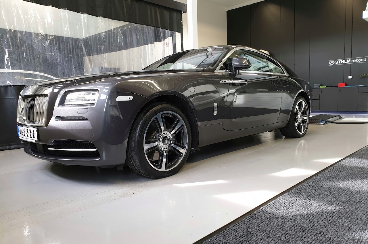Mörk Rolls-Royce hos STHLM Rekond